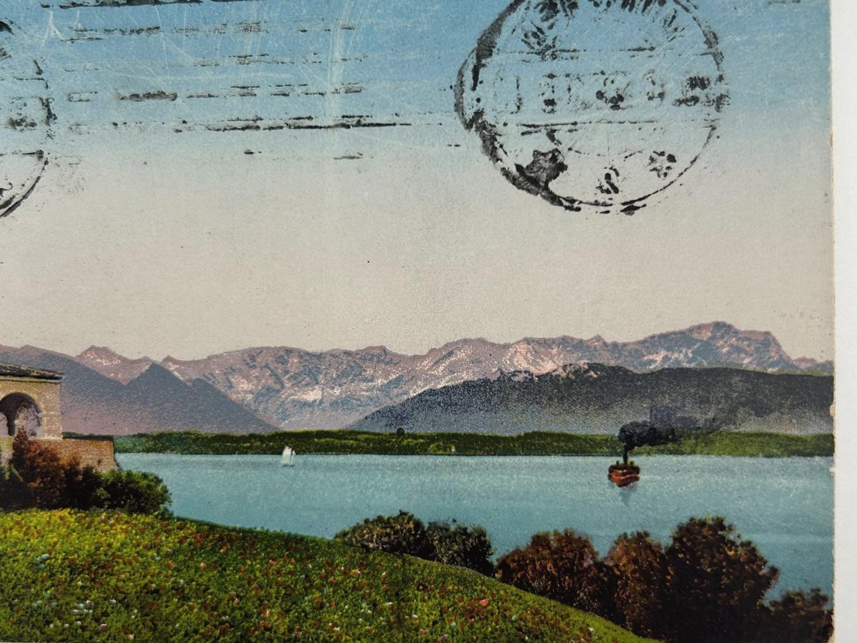 Cartolina della torre di Bismarck sul lago di Starnberg con battello a vapore e panorama alpino