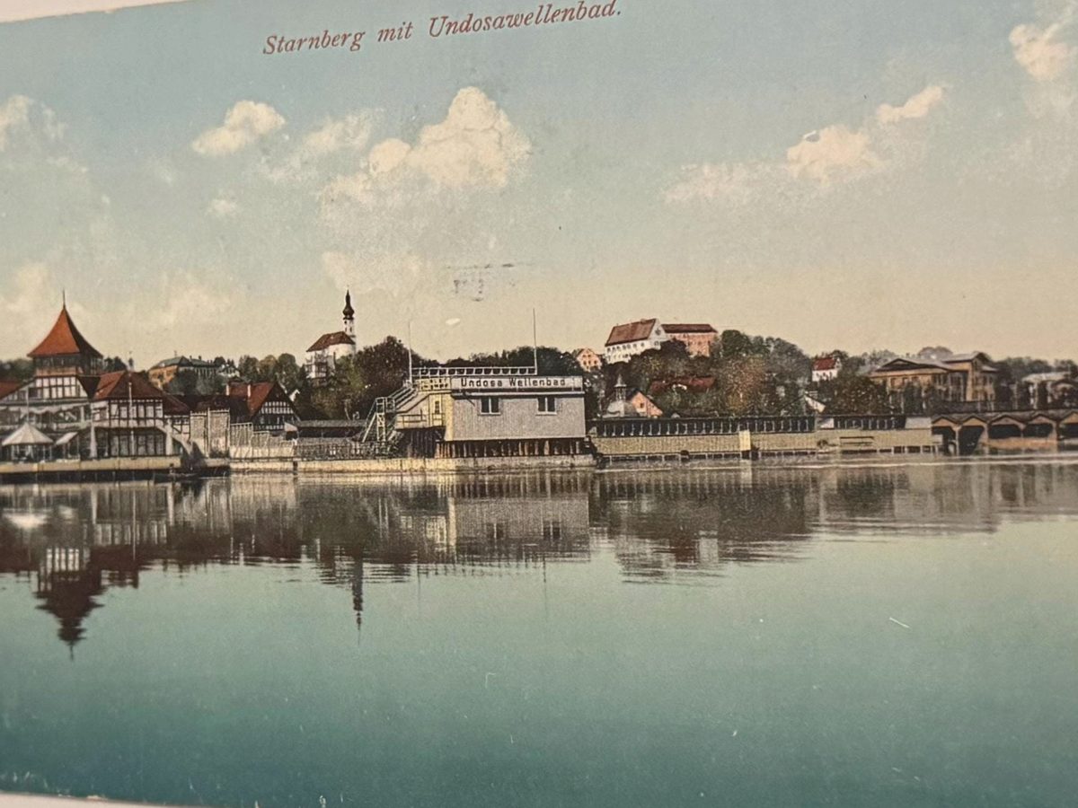 Cartolina colorata di Starnberg con la piscina a onde Undosa, vista dal lago