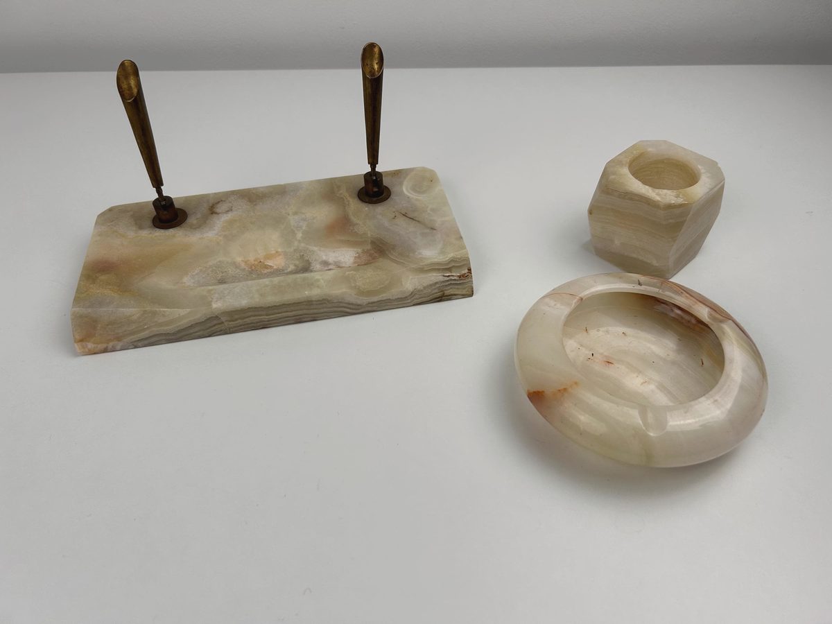 Set da scrivania in onice con due portapenne e ciotoline