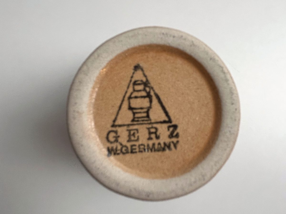 Marca «Gerz W. Germany» en la base de un vaso